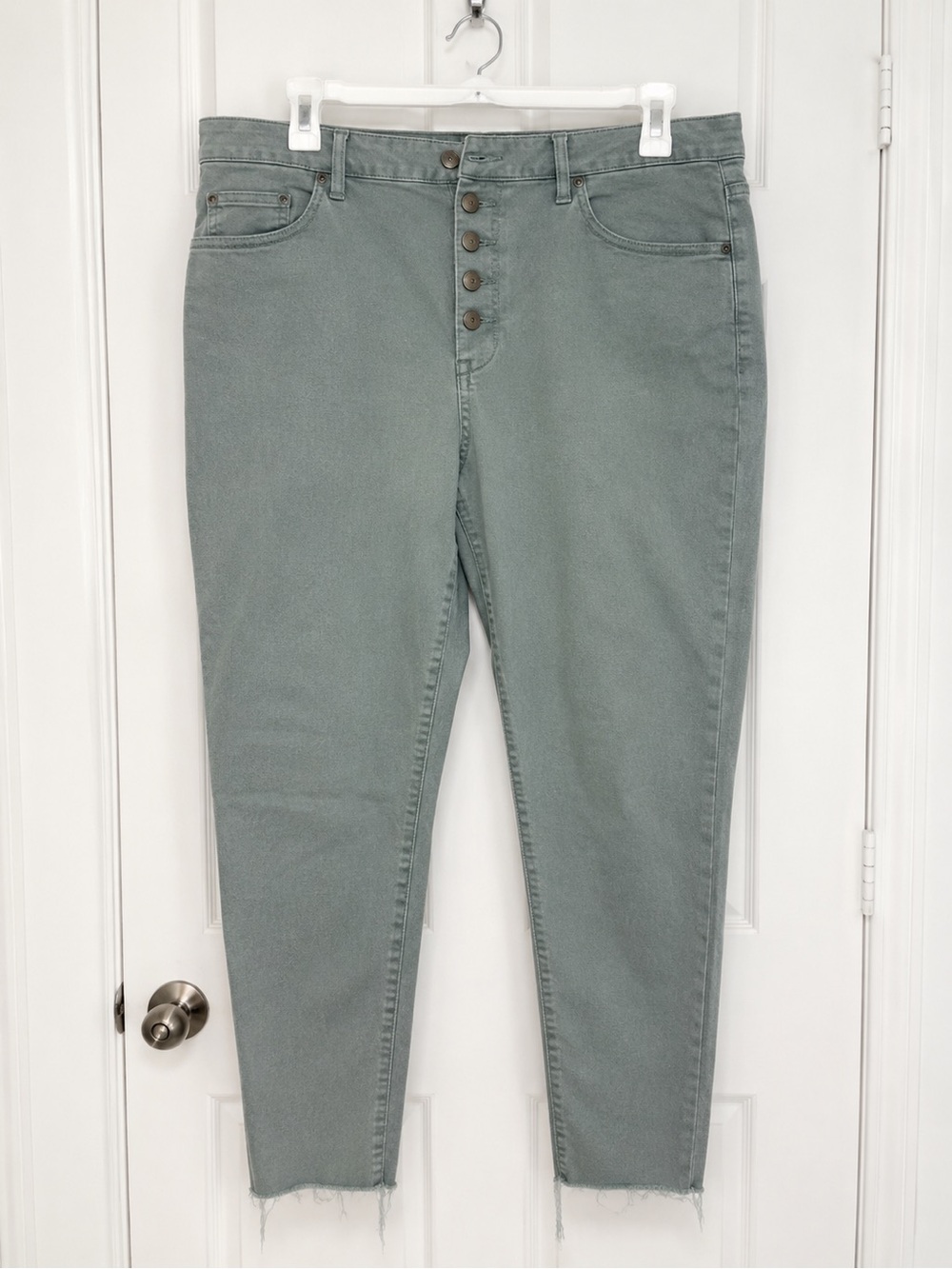 Universal Thread High Rise Skinny Jeans Light Green Raw Hem Women’s 14/32R